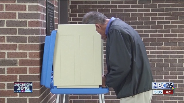 Trump, Clinton split early votes in tiny New Hampshire towns Trump, Clinton split early votes in tiny New Hampshire towns